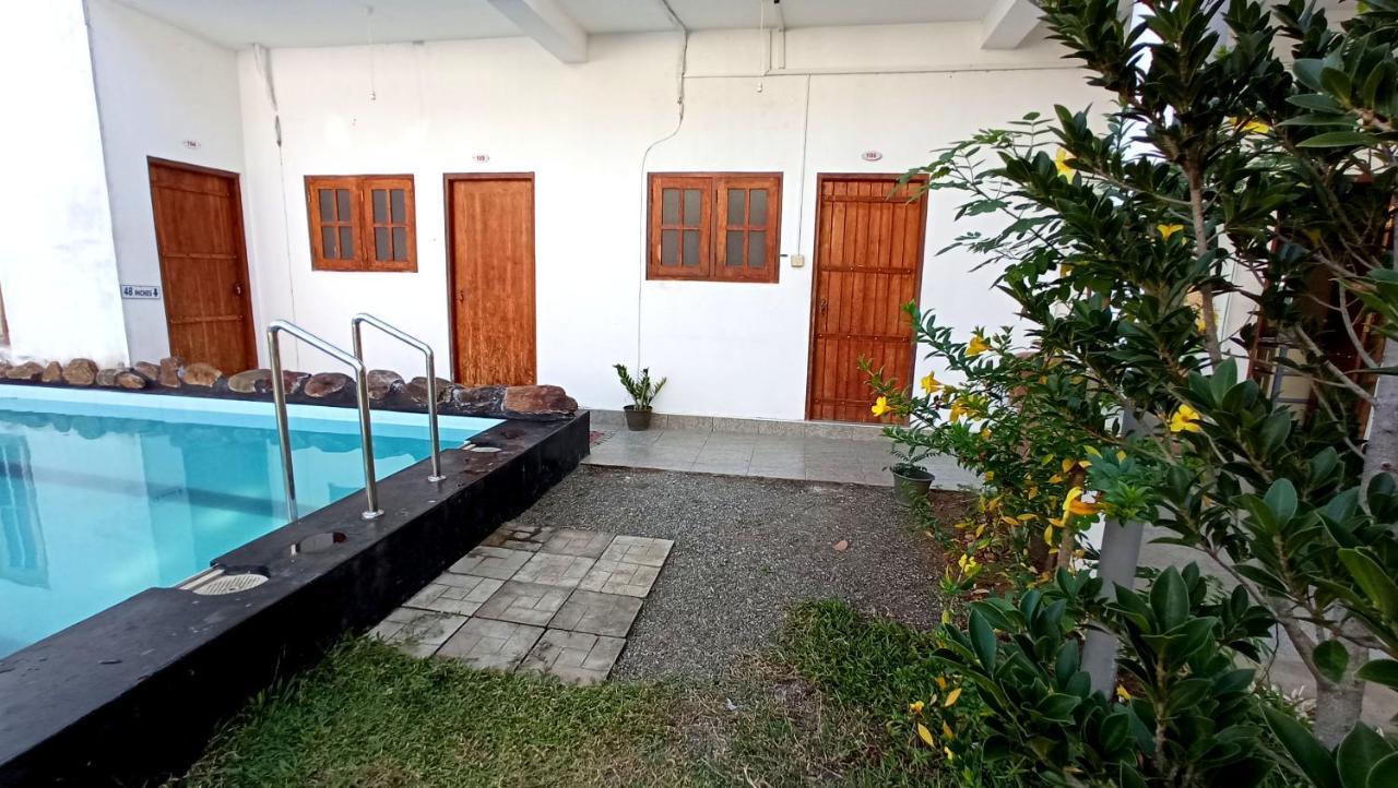 River Side & Swimming Pool Bed & Breakfast Udawalawe Ngoại thất bức ảnh
