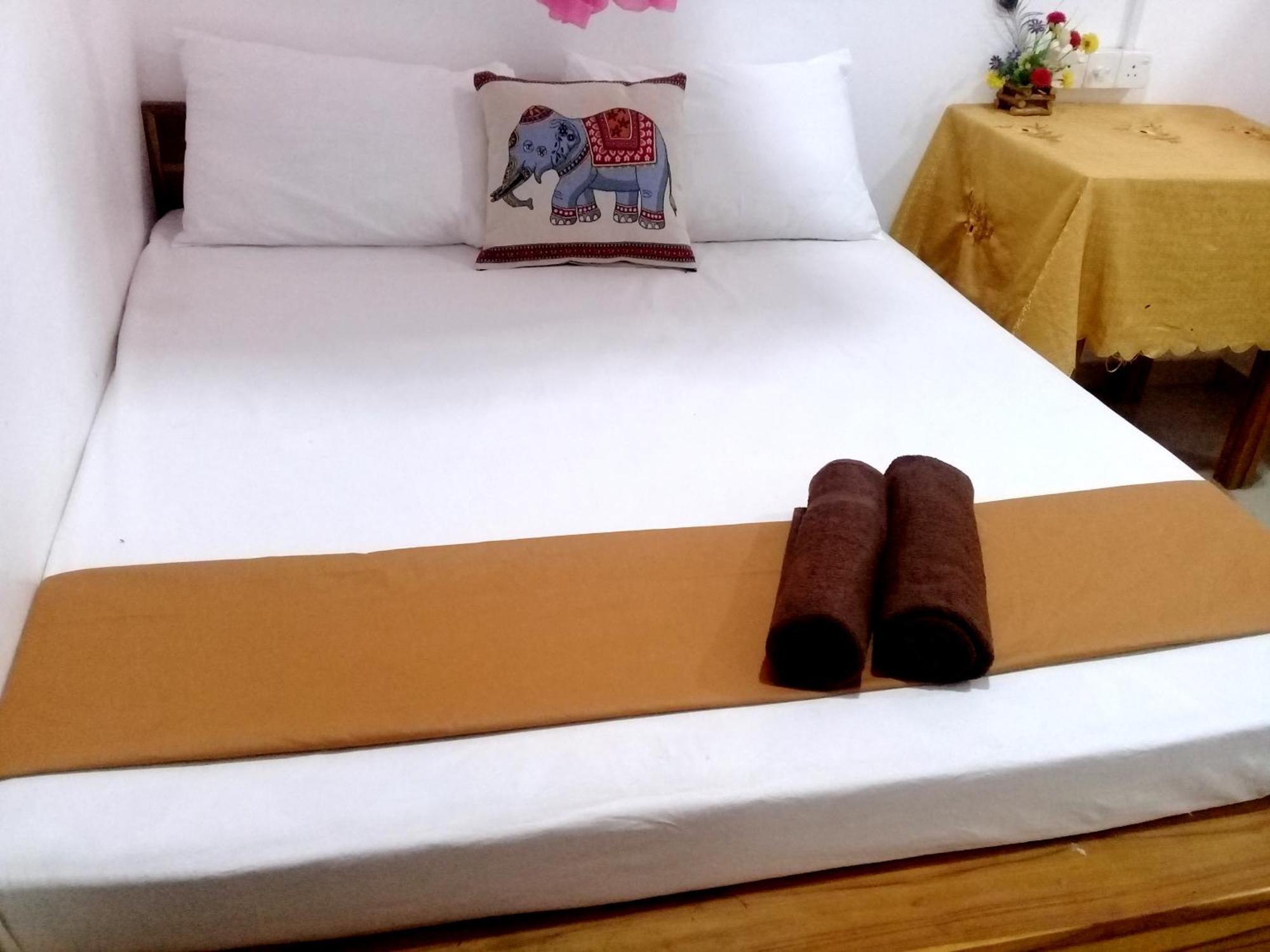 River Side & Swimming Pool Bed & Breakfast Udawalawe Ngoại thất bức ảnh